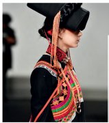 高山白云间走出的衣冠之族