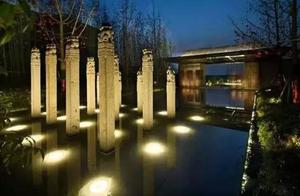 古时栓马柱，今成景观石