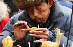 传统的民间手工糖人技艺，是不是勾起了你小时候的记忆？