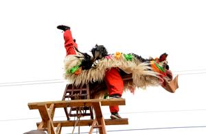 板凳山上舞狮子！河南长葛这个地方的人舞狮表演可与南方媲美