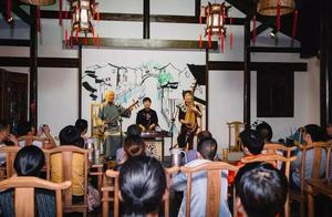 书圣故里这个地方 每周都有年轻人表演绍兴传统曲艺