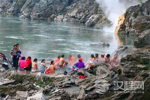 令你脸红的傈傈族“澡塘会”