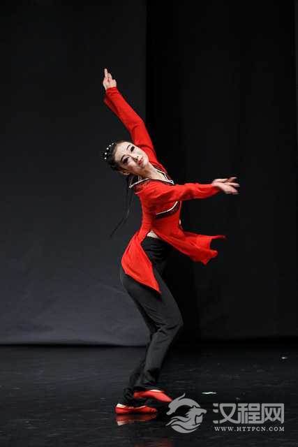 浅谈中国古典舞中的“拧”