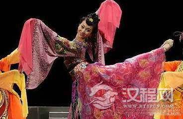 中国古典舞基础训练中所体现的民族特性技术、技巧