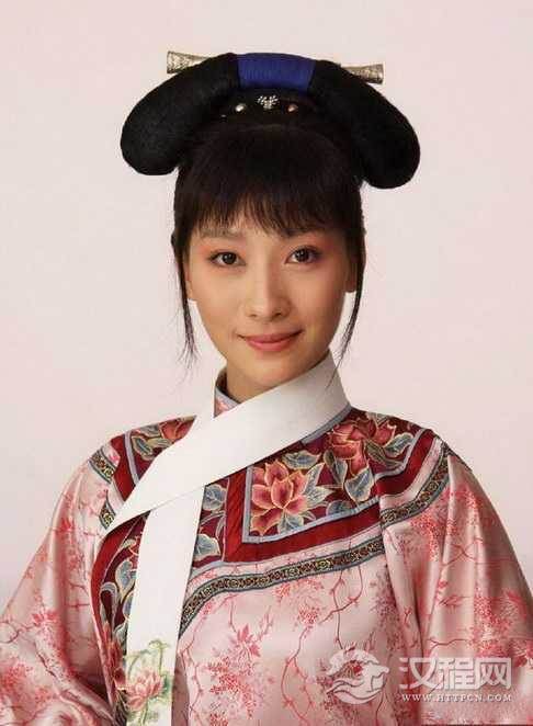 从《甄嬛传》服饰品古典美：荷塘春色寓少女情怀之安陵容