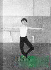 二年级中专掖腿小跳