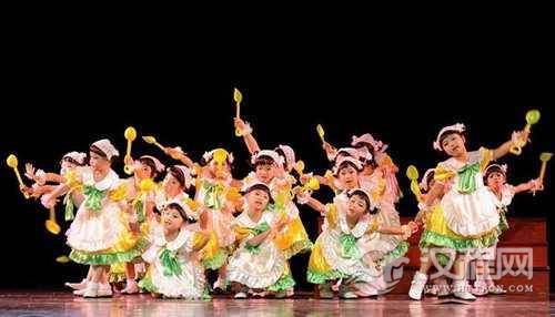 少儿古典舞脚位和头部