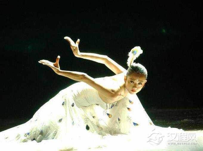 胸怀梦想，才能成为舞台中央最亮的星！