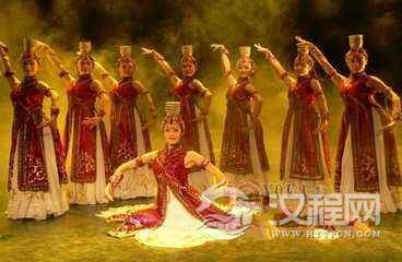 蒙古族顶灯顶碗舞