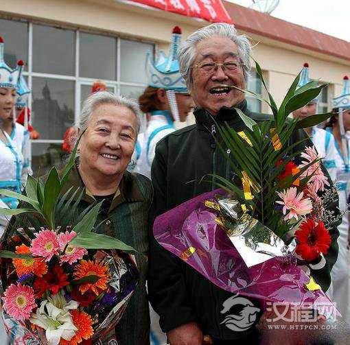 内蒙古雄鹰斯琴塔日哈编著首部舞蹈教材