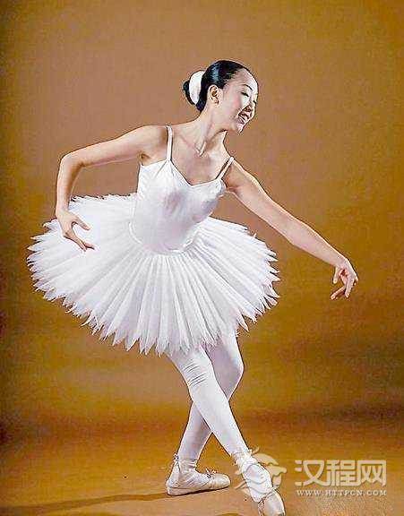 在舞台空间里，舞者的存在就是一种美