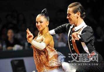 饰品不宜过重的拉丁舞