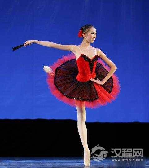 “开、绷、直、立”——芭蕾基训四字真言！