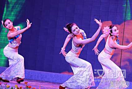 练舞的人即使老了也会有独特气质