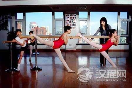 学好舞蹈基础教员必不可少