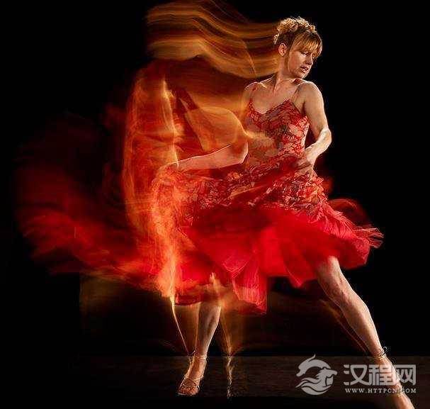 从“表现生活中的舞蹈”到“用舞蹈来表现生活”