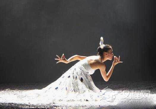 因“感”而发，因“情”而出