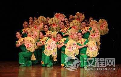 中老年初学舞蹈者要注重脚部技巧