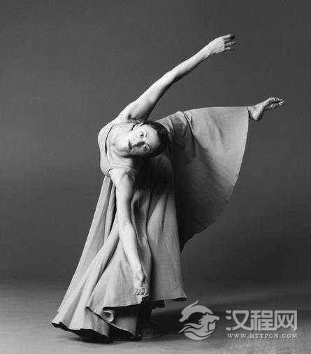 叙事性舞蹈与人民群众传统审美习惯相适应