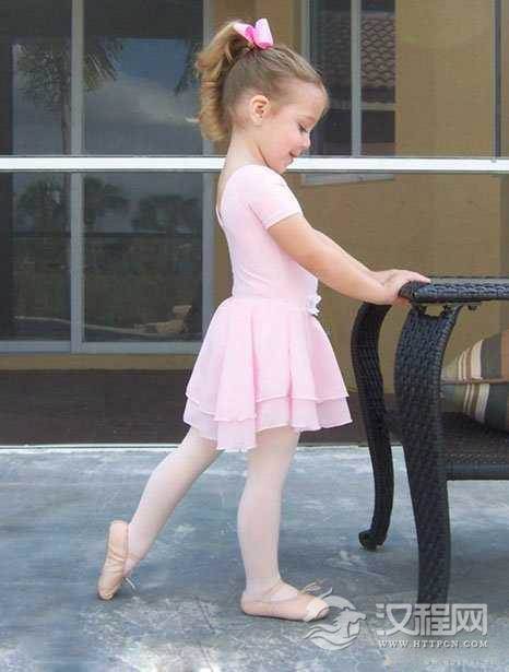 【技术技巧】踢腿膝盖是弯的怎么办？