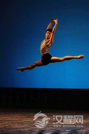 当前舞蹈演员的弹跳