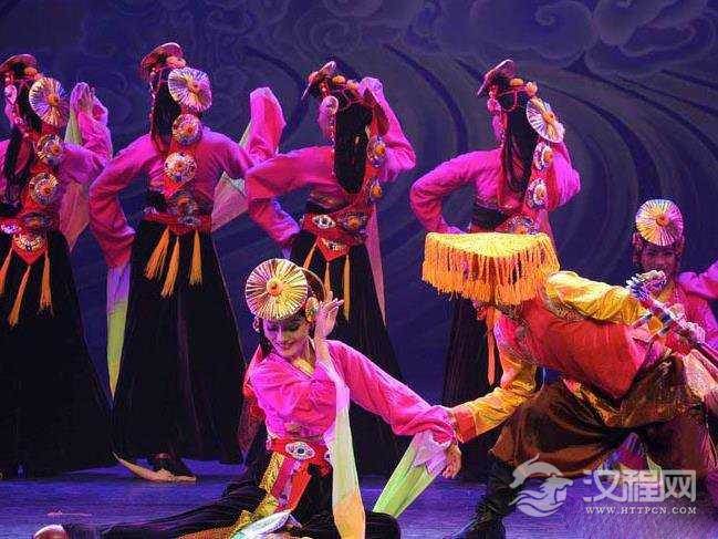 艺术，使人得以充实和完美