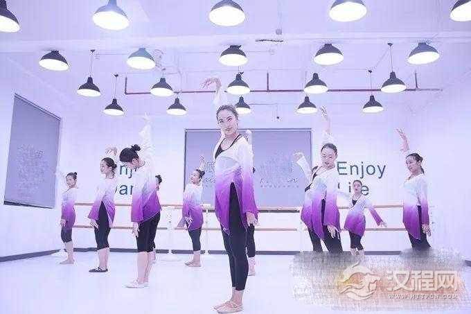 ?成年人怎么练舞蹈基本功