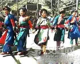 群山之颠的羌族《青年锅庄》