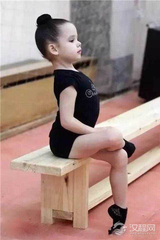 舞蹈知识课堂第1课:学习舞蹈的基本坐姿“公主坐”你做对了吗