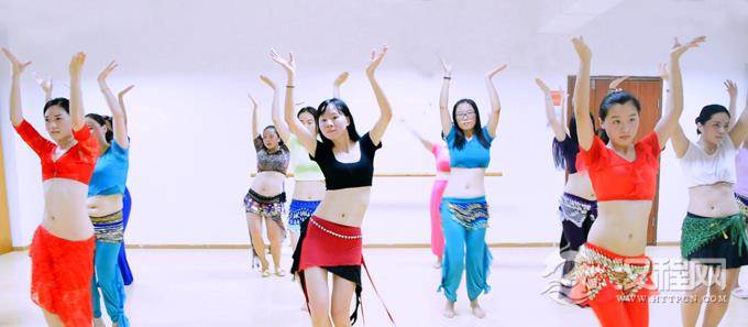 肚皮舞的胸和肩部如何正确抖动