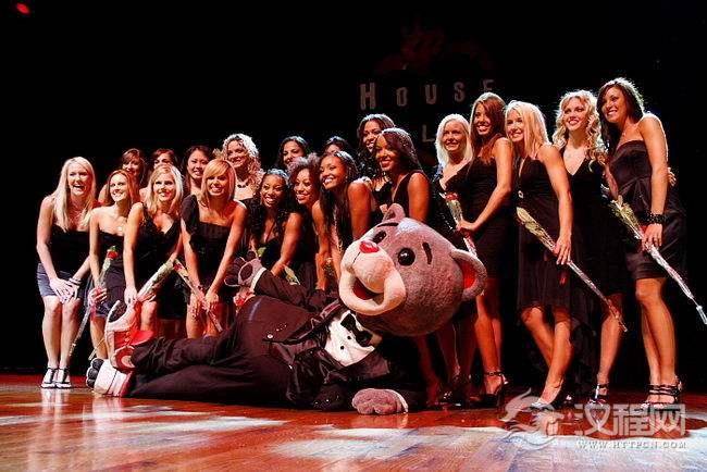 House是着重用步伐来表现情感的街舞