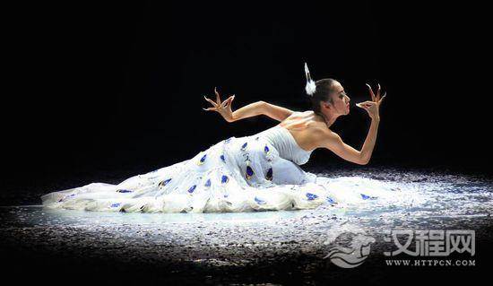 千姿百态孔雀舞的发展及特色