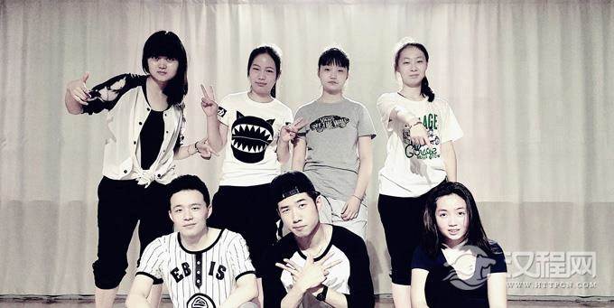 练习踢踏舞的基础动作