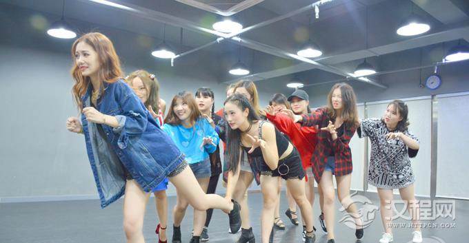 福田爵士舞蹈工作室 分析学爵士舞需要注重事项