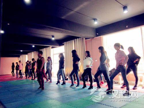 了解爵士舞基本动作要点