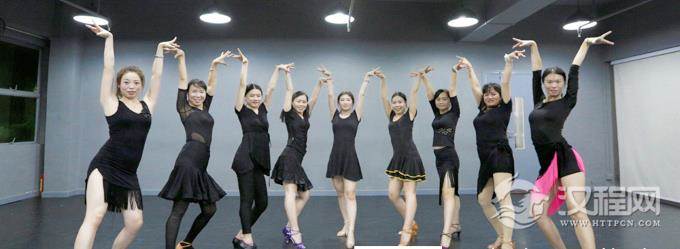 分析拉丁舞的手位