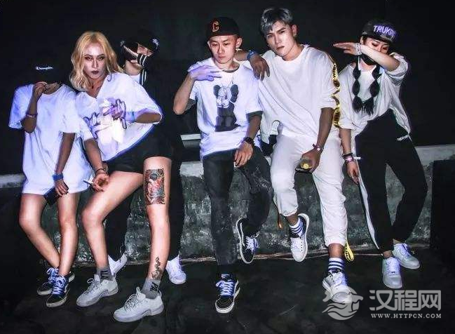 lockin舞是一种以“锁”功见长的街舞