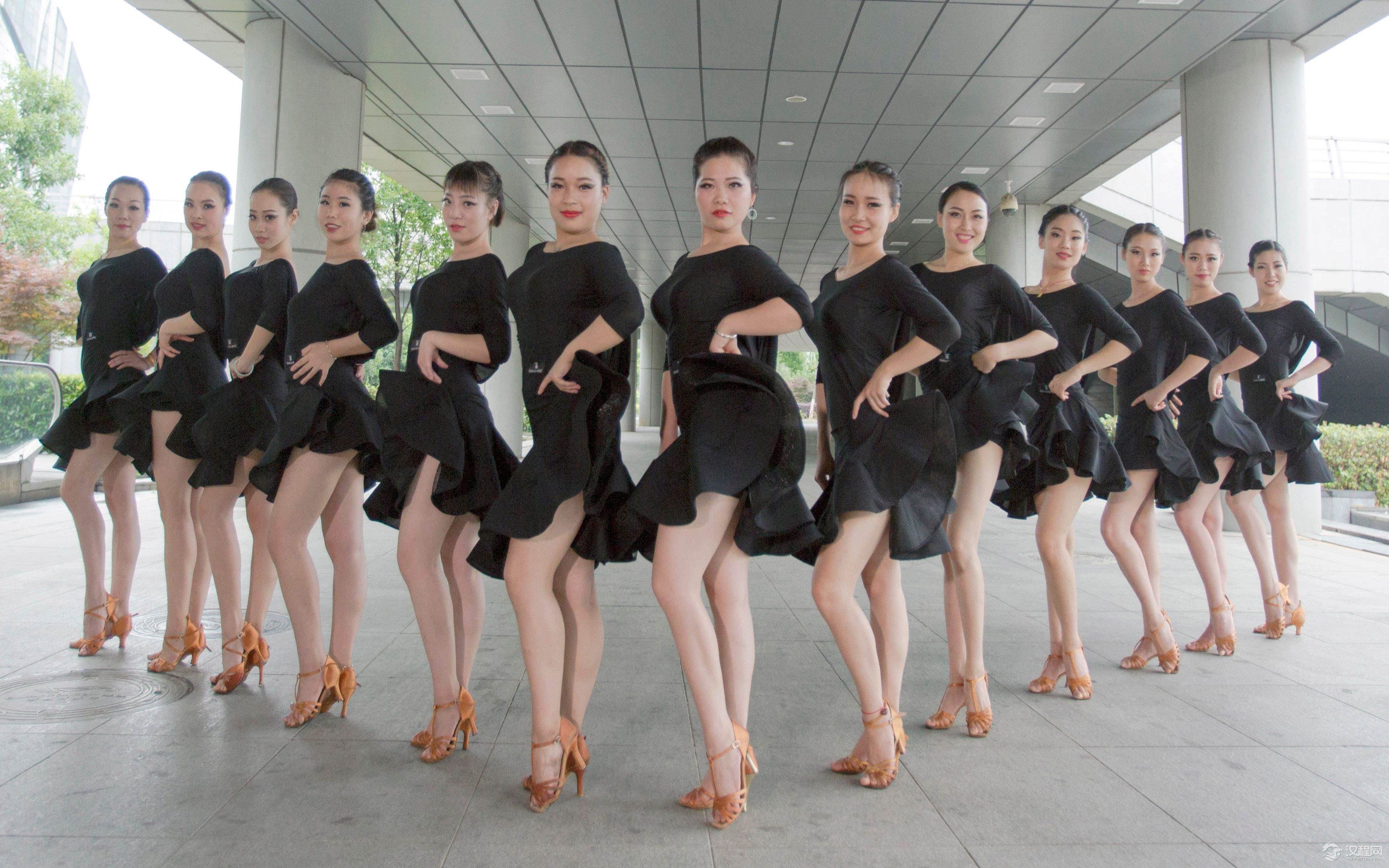 拉丁舞初学者基本动作，拉丁舞基本功