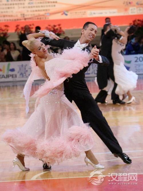 摩登舞舞场中的方位关系