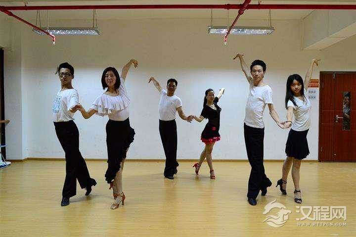 拉丁舞国际公认教材有哪些？