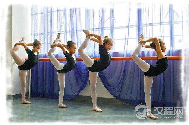 正确的掌握舞蹈基本功训练的几种方法，让你事半功倍