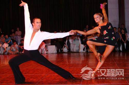 拉丁舞脚位教学