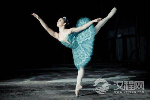 舞蹈中腿部正确练习的方法