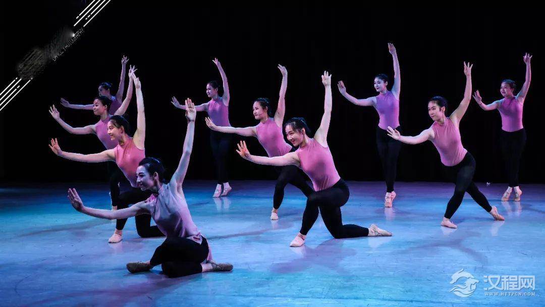 学跳民间舞与表演技巧