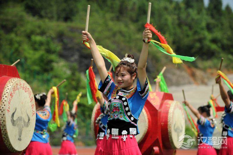 民间舞蹈：苗族花鼓舞