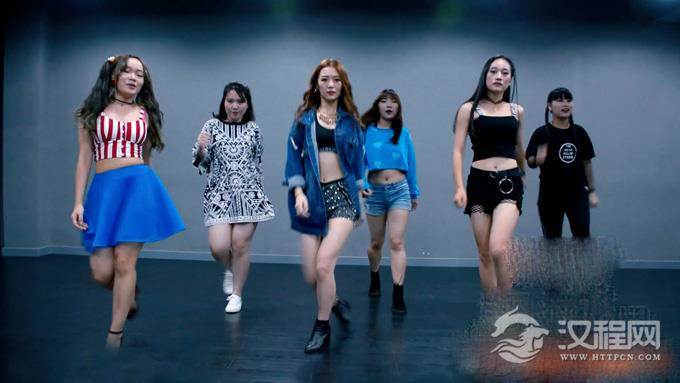 介绍爵士舞表现方式