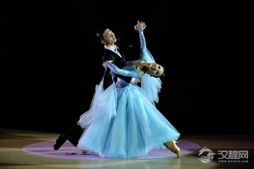 波浪起伏接连不断的潇洒-华尔兹