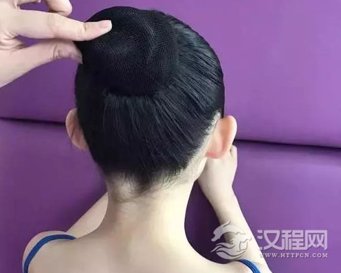 上舞蹈课为什么要盘头发?