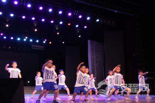 跟上步伐，我们一起来跳嘻哈舞