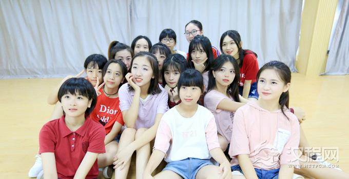 分析爵士舞的基础步伐